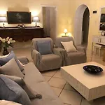 Alexandra\' S Village House