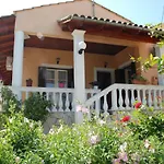 Alexandra\' S Village House