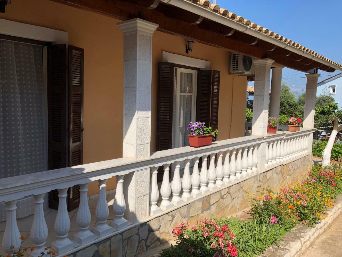 Alexandra' S Village House Case de vacanță *